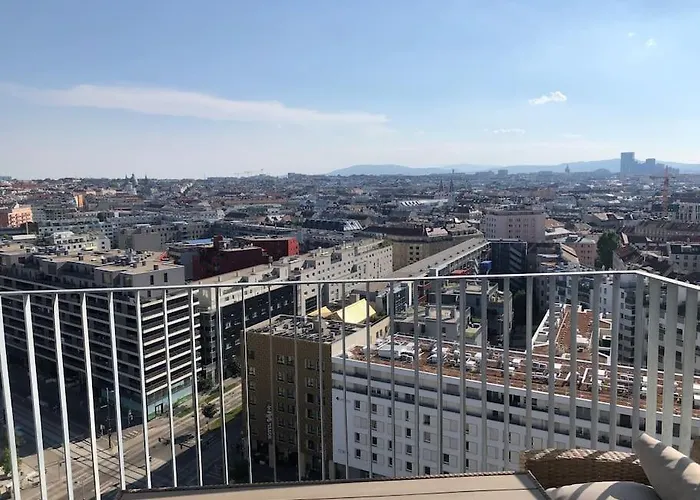 Stunning View Over In Center Appartamento